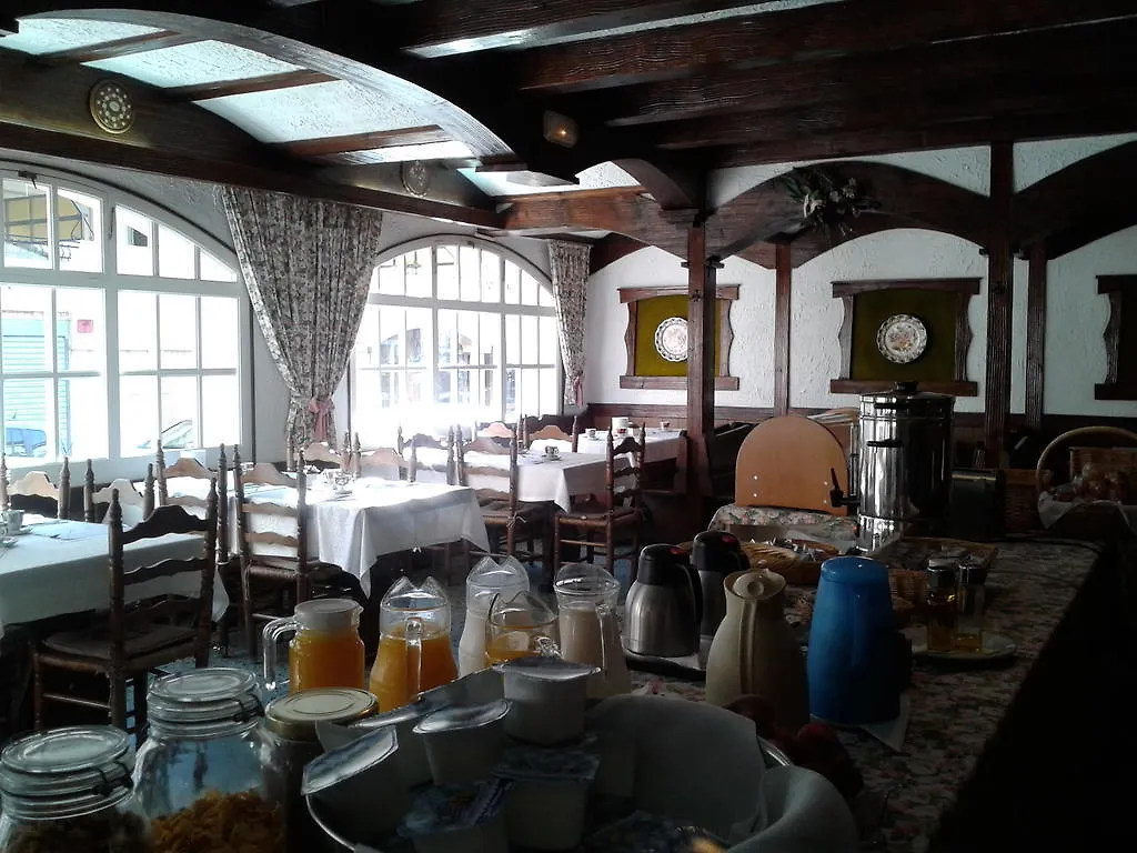 Pension Marbella Roses Penzion