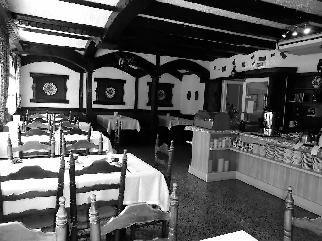Pension Marbella Roses